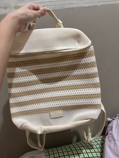 (Kategori: ) berada di . Dikirim oleh decluterringbycn (ID iklan 1383200753, Gambar 1). Deskripsi: .