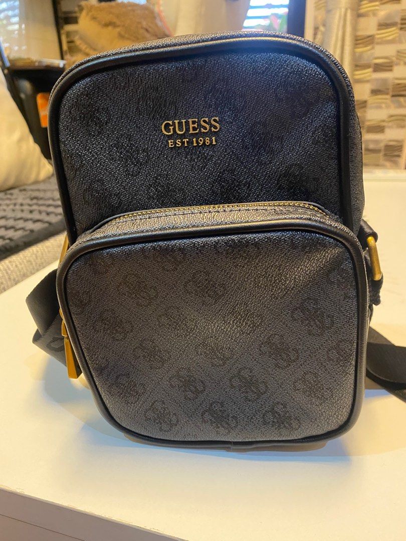 GUESS ORIGINAL CROSS BODY BAG (Category: Luxury Bags & Wallets) located in Las Pinas. Submitted by ghostkey (Listing ID 1383094122, Image 2). Description: GUESS ORIGINAL CROSS BODY BAG .