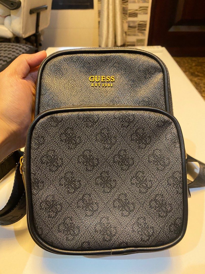 GUESS ORIGINAL CROSS BODY BAG (Category: Luxury Bags & Wallets) located in Las Pinas. Submitted by ghostkey (Listing ID 1383094122, Image 3). Description: GUESS ORIGINAL CROSS BODY BAG .