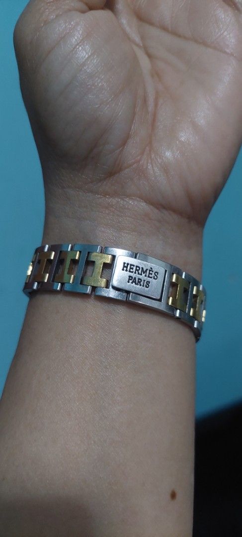 Hermes Clipper (Category: Luxury Watches) located in Manila. Submitted by aabila (Listing ID 1383204811, Image 3). Description: Quartz movement. Guaranteed authentic 26mm two toned watch. Message me if interested..