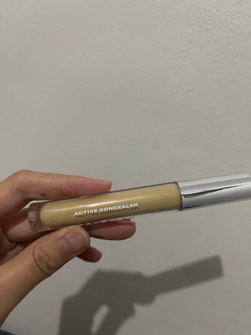 Issy Actice Concealer OL2 (Category: Makeup) located in Angeles City. Submitted by ermycloset (Listing ID 1383225417, Image 3). Description: This is the Issy Active Concealer in the shade OL2 I only used this once but unfortunately, it was not my shade It still has its box .