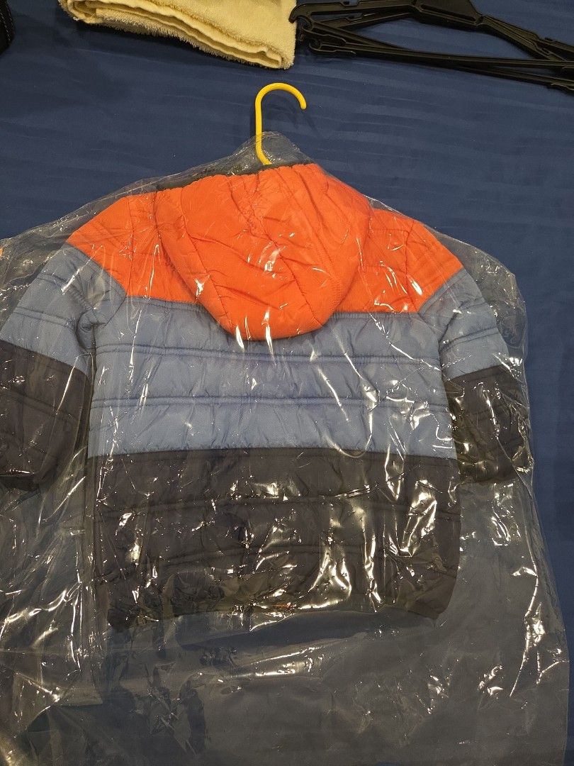 Jacket (Category: Babies & Kids Fashion) located in Kuala Lumpur. Submitted by t.alicia.t (Listing ID 1383211282, Image 2). Description: Winter jacket, used once Zip and band on the sleeves is still in good condition.