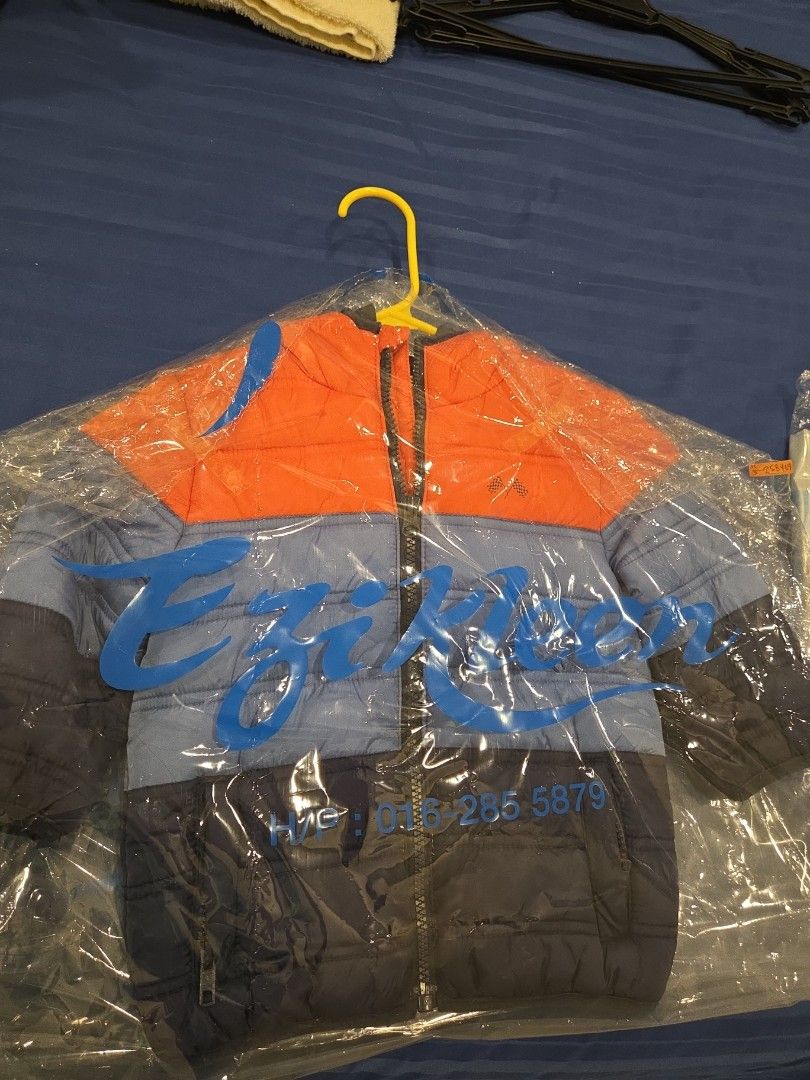 Jacket (Category: Babies & Kids Fashion) located in Kuala Lumpur. Submitted by t.alicia.t (Listing ID 1383211282, Image 1). Description: Winter jacket, used once Zip and band on the sleeves is still in good condition.