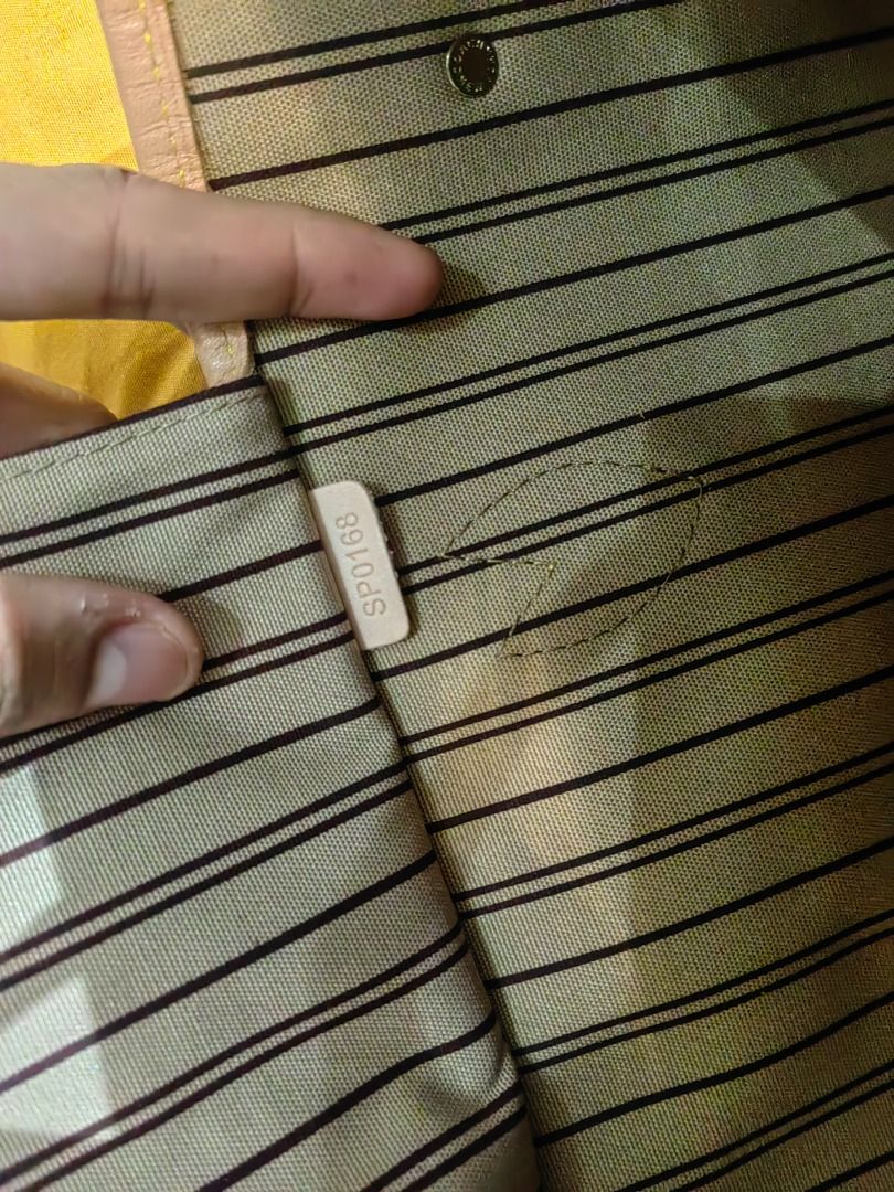 Japan Preloved LV neverfull graffitti (Category: Luxury Bags & Wallets) located in Cebu City. Submitted by erlacoleccion (Listing ID 1383268592, Image 3). Description: Japan preloved bag Genuine leather Coded.