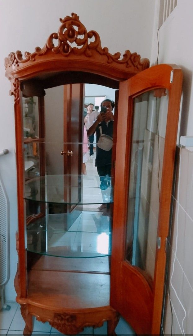 Jati antik lemari kaca (Kategori: Furnitur Antik) berada di Tangerang. Dikirim oleh vinalahyaw (ID iklan 1383248870, Gambar 1). Deskripsi: jati tua antik elegan bisa untuk pajangan apa saja menjadi lebih elegan.