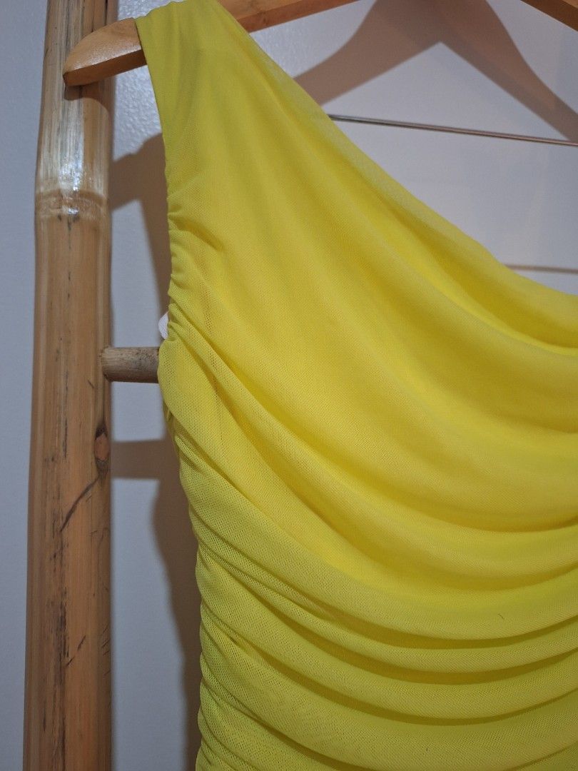 Karimadon Dress (Category: Dresses) located in Antipolo. Submitted by flutterby41319 (Listing ID 1383093104, Image 3). Description: size small scarf not included.