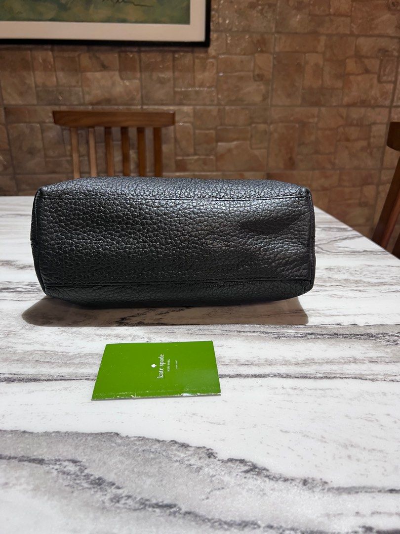 Kate spade hand bag (Category: Luxury Bags & Wallets) located in Tarlac. Submitted by Filritz_8 (Listing ID 1383093023, Image 2). Description: Kate spade original .