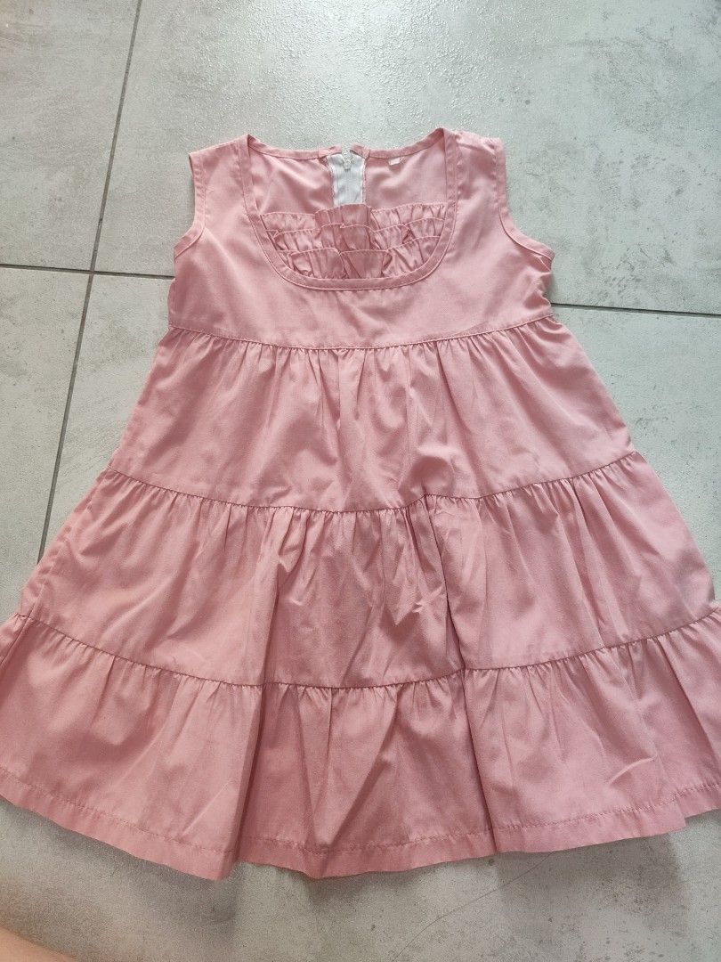 Kid girl dress (Category: Babies & Kids Fashion) located in Seri Kembangan. Submitted by a123455789 (Listing ID 1383138512, Image 1). Description: .