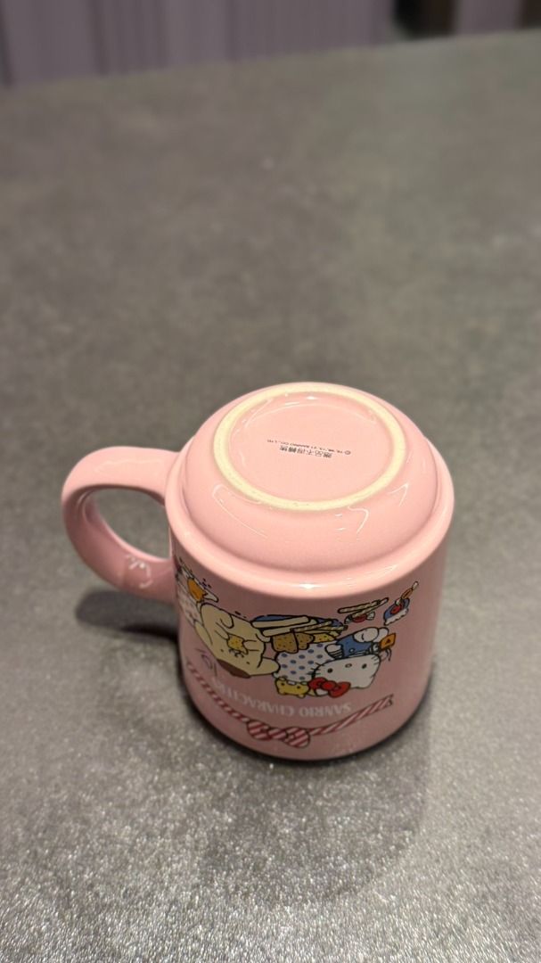 由 momochiang123 (刊登 ID 1383241179，圖片 2) 提交，位於 桃園市 (Taoyuan) 的 Kitty Sanrio Characters 馬克杯 (類別：水杯、水壺)，說明：Kitty Sanrio Characters 馬克杯 搬家出清隨便賣。