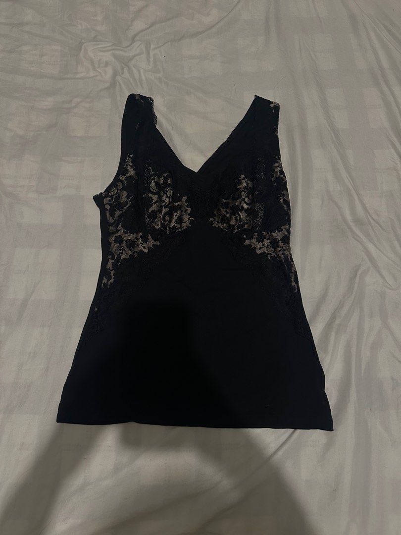 y2k lace black tank top (Category: Shirts) located in Rizal. Submitted by declu77er (Listing ID 1383208282, Image 1). Description: Kinda stretchy. Fits s-m.