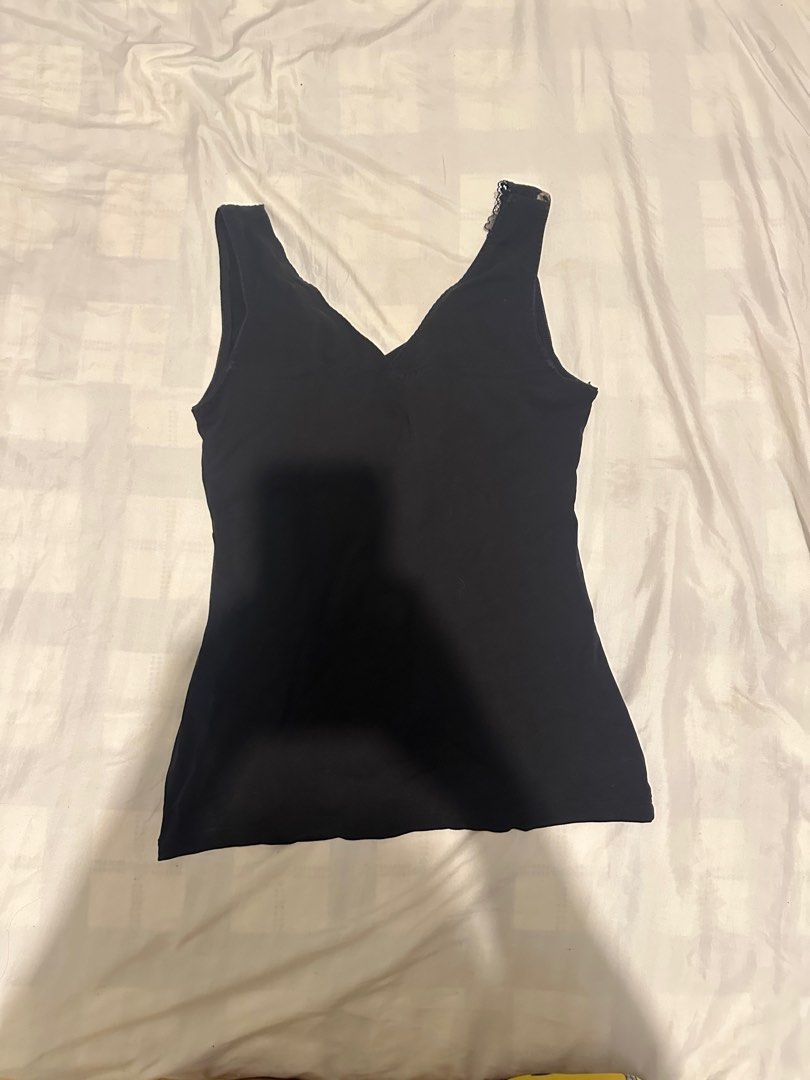 y2k lace black tank top (Category: Shirts) located in Rizal. Submitted by declu77er (Listing ID 1383208282, Image 2). Description: Kinda stretchy. Fits s-m.