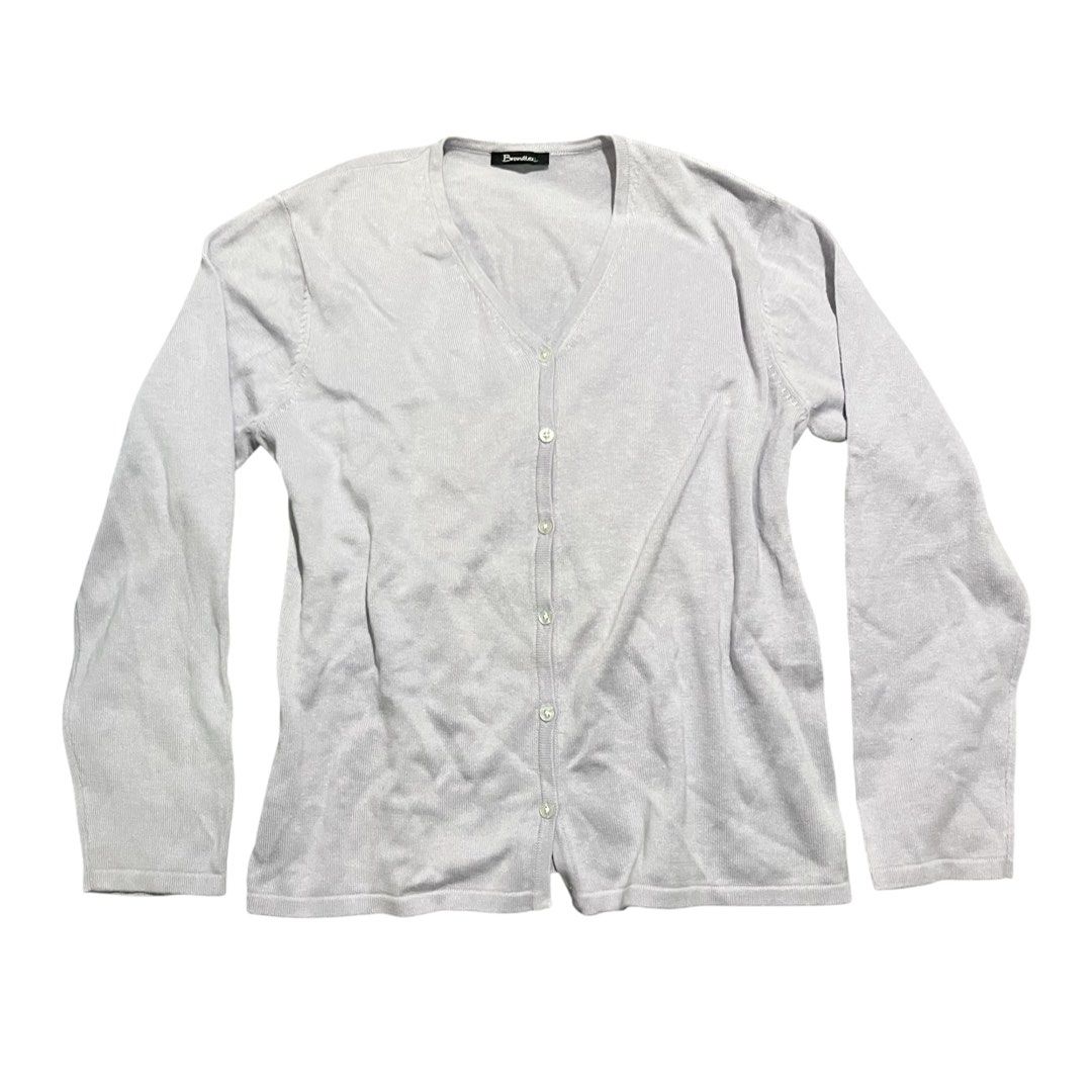 Lavender periwinkle long sleeve cardigan (Category: Longsleeves) located in Calamba. Submitted by natikalachuchi (Listing ID 1383213526, Image 1). Description: Fits: M-XL Length: 23.5” Width: 20.5” Note: Looks grey but is light purple.