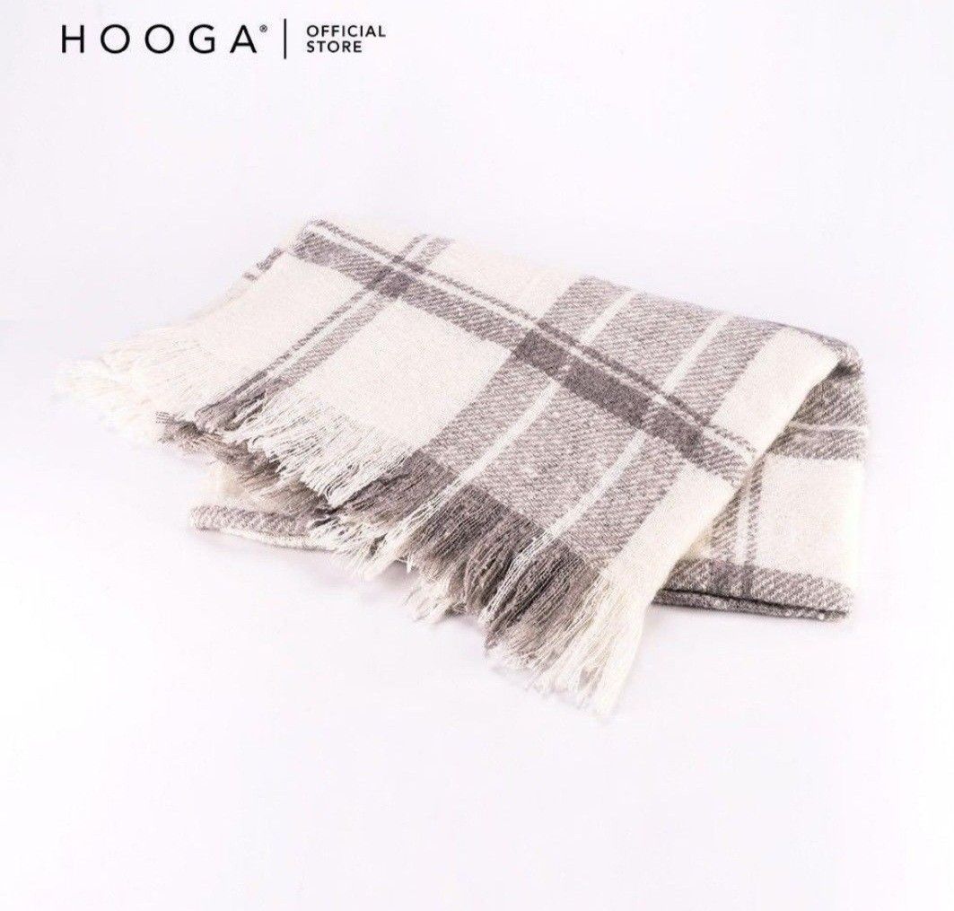 Like new Hooga Throw Blanket
