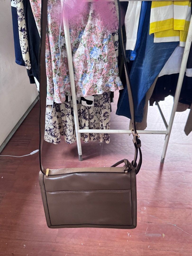 Loewe 💯 % authentic (Category: Luxury Bags & Wallets) located in Manila. Submitted by wildbear.e10374 (Listing ID 1383131763, Image 2). Description: Loewe 💯 % authentic in good condition. This bag is made Italy..