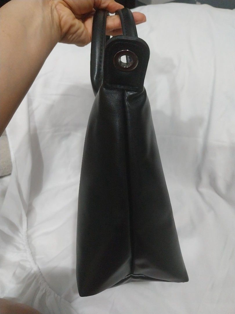 LONGCHAMP Hand/Shoulder Bag (Category: Shoulder Bags) located in Quezon City. Submitted by jonvee2000 (Listing ID 1383181713, Image 3). Description: Preloved with leather strap Lamb skin No rubs/issues ykk zipped soft leather sign of usage only Measurement: H = 9 inches L = 11 expandable to 15 inches W = 4.5 inches Color = Black.