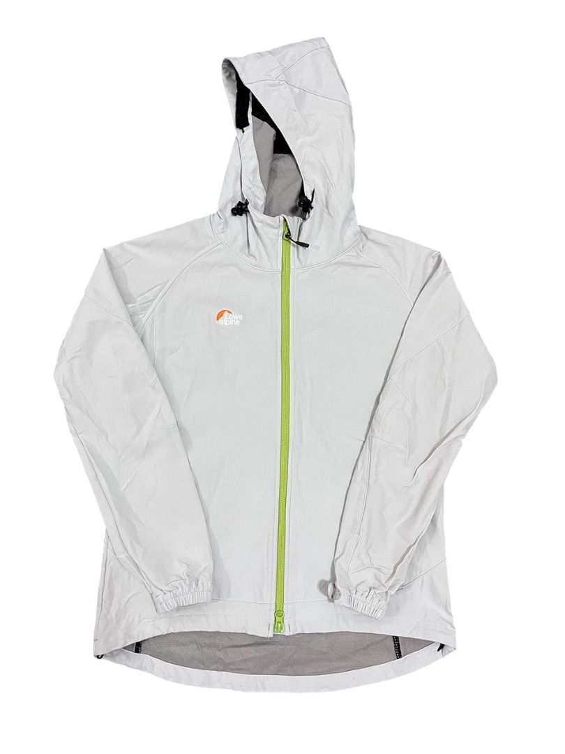 Lowe Alpine softshell jacket (Category: Hiking & Camping) located in Selayang. Submitted by fastwind.84 (Listing ID 1383135004, Image 1). Description: Like New Warna kelabu pit 19.5, labuh 27 (saiz M) Water resistant 2 poket zip Tambah pos rm7 Semenanjung, DFOD or rm15 SS #outdoor #travel #hiking #arcteryx #mammut #patagonia #fjallraven .