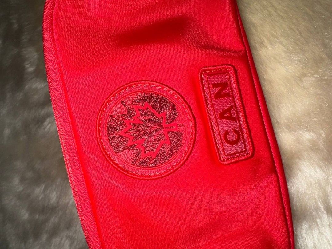 Lululemon Crossbody - Beltbag (Category: Cross-body Bags) located in Taguig. Submitted by __imakespace (Listing ID 1383144731, Image 3). Description: Limited Edition Lululemon Red Crossbody-Beltbag SF to be shouldered by buyer.