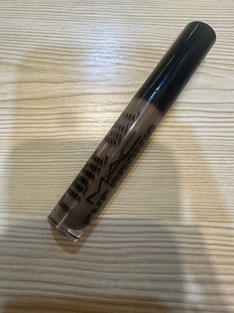 MAC Fiber Gel Eyebrow Mascara (Category: Makeup) located in Cavite. Submitted by gcruz0512 (Listing ID 1383238765, Image 1). Description: Sf co buyer 80-90% full Not expired ❤️.