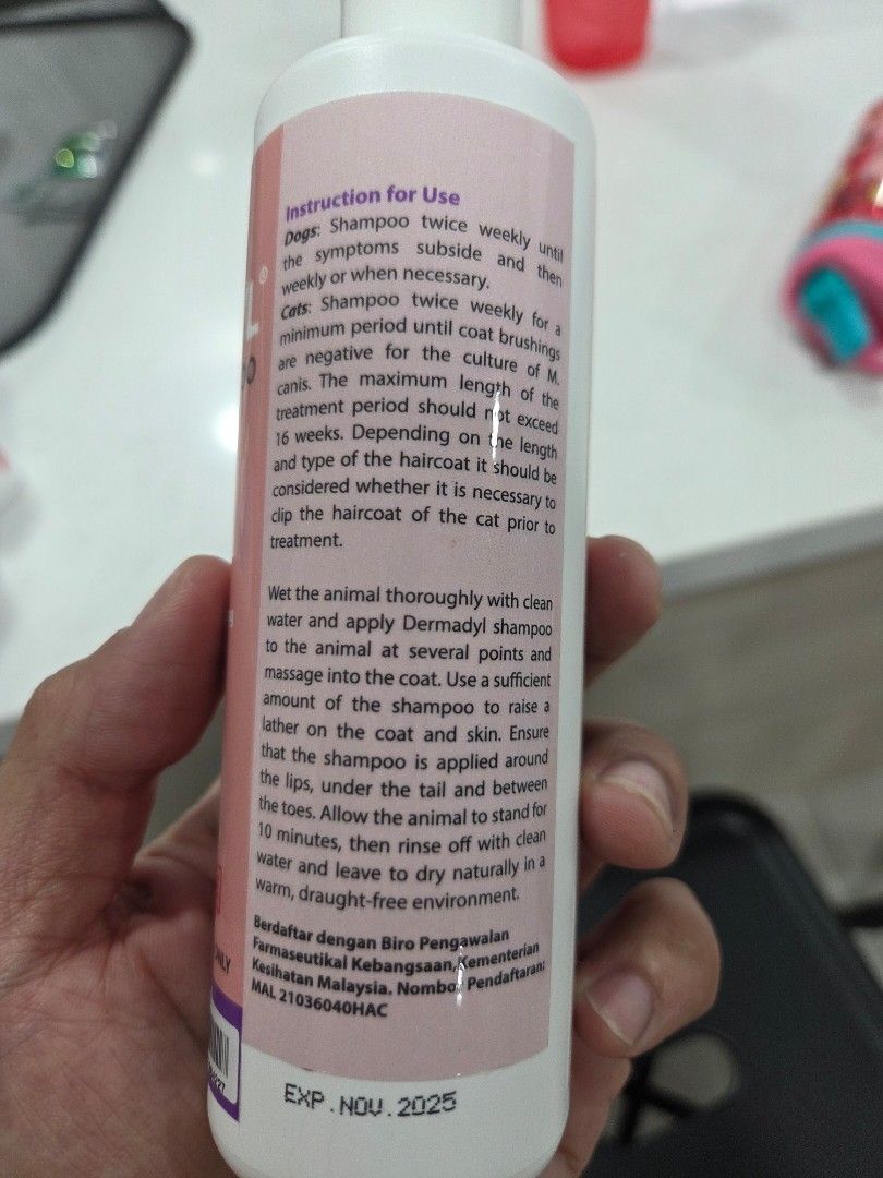 Medicated shampoo (Category: Health & Grooming) located in Petaling Jaya. Submitted by reborn8 (Listing ID 1383170174, Image 2). Description: treatment shampoo for seborrhoeic dermatitis.