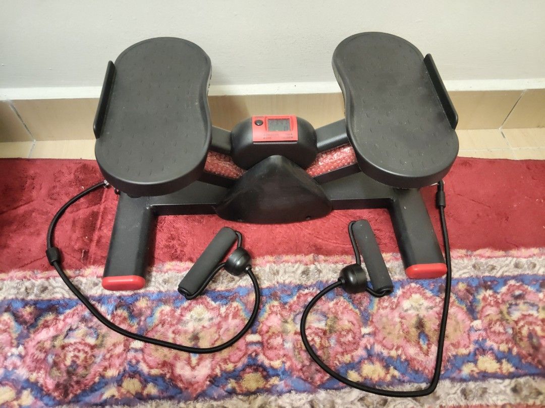 Mini Stepper Machine (Category: Exercise Mats) located in Kuala Lumpur. Submitted by kechik_bo55kur (Listing ID 1383185385, Image 1). Description: Mini Stepper Machine Exercise - Max weight user 150kg - Stepper Machine weight 5kg - Battery AAA.