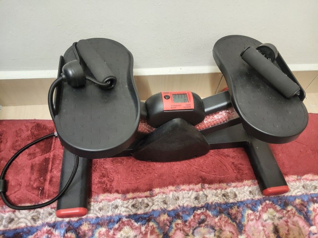 Mini Stepper Machine (Category: Exercise Mats) located in Kuala Lumpur. Submitted by kechik_bo55kur (Listing ID 1383185385, Image 3). Description: Mini Stepper Machine Exercise - Max weight user 150kg - Stepper Machine weight 5kg - Battery AAA.
