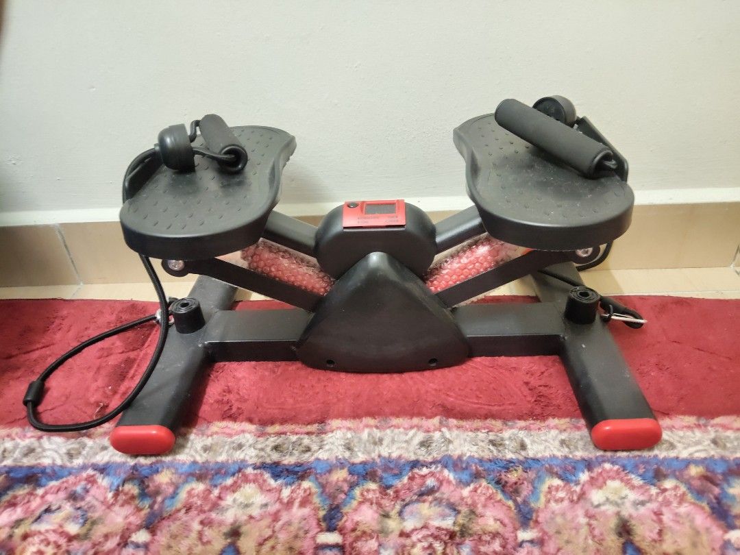Mini Stepper Machine (Category: Exercise Mats) located in Kuala Lumpur. Submitted by kechik_bo55kur (Listing ID 1383185385, Image 2). Description: Mini Stepper Machine Exercise - Max weight user 150kg - Stepper Machine weight 5kg - Battery AAA.