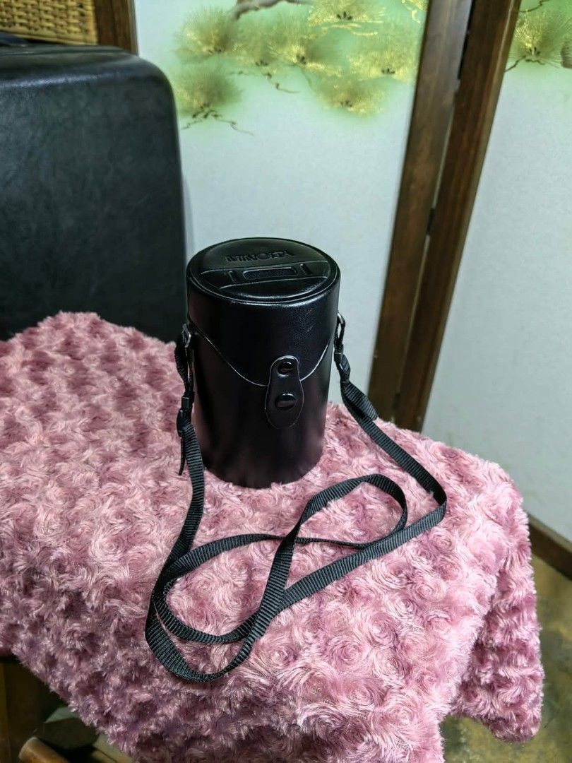 Minolta Camera Lens Case (Category: Camera Bags & Carriers) located in Cebu City. Submitted by dudes_villanueva (Listing ID 1383195328, Image 3). Description: Minolta Camera Lens Case - LH-1034 -Good Condition -Few Light Scratches -Padded PU Leather -Japan Made 8x15 cm.