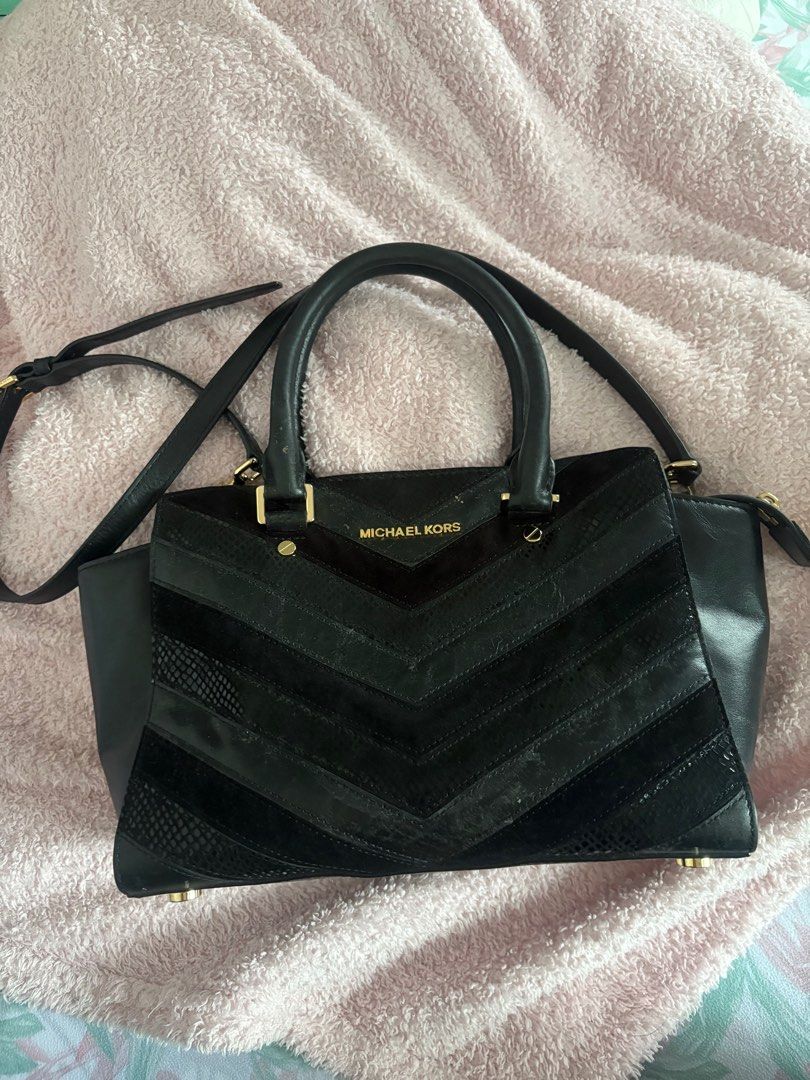 Mk Selma michael kors (Category: Luxury Bags & Wallets) located in Cainta. Submitted by flight.attendant.honey (Listing ID 1383186259, Image 1). Description: Selling my own MK SELMA. Sign of usage but in a good condition. Needs a bit of cleaning, kasi natago ng matagal. Comes with its original strap. .