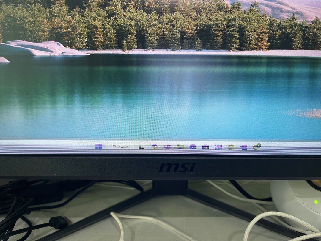 Monitor (Category: Laptops & Notebooks) located in Singapore. Submitted by aaronmax (Listing ID 1383177468, Image 3). Description: MSI G2412 monitor Some light colour fault at the bottom as shown in the photo. The rest of the function working well .