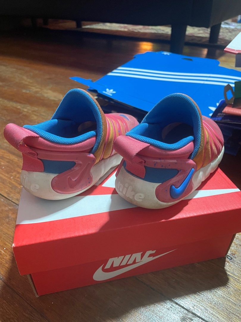 Nike Dynamo Go Se Sea Coral 7c (Category: Babies & Kids Fashion) located in Quezon City. Submitted by celinecabrera (Listing ID 1383095954, Image 3). Description: Nike Dynamo Go Se Color: Sea Coral Size: 7C / 13 cm -Well used -Needs cleaning on exterior -Carefully inspect the photos before ordering.