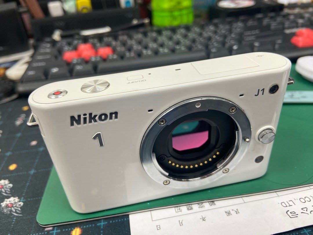 由 oldiesale (刊登 ID 1383135713，圖片 1) 提交，位於 台北市 (Taipei) 的 NIKON 1 J1 mirrorless digital camera body (類別：相機)，說明：All works 。