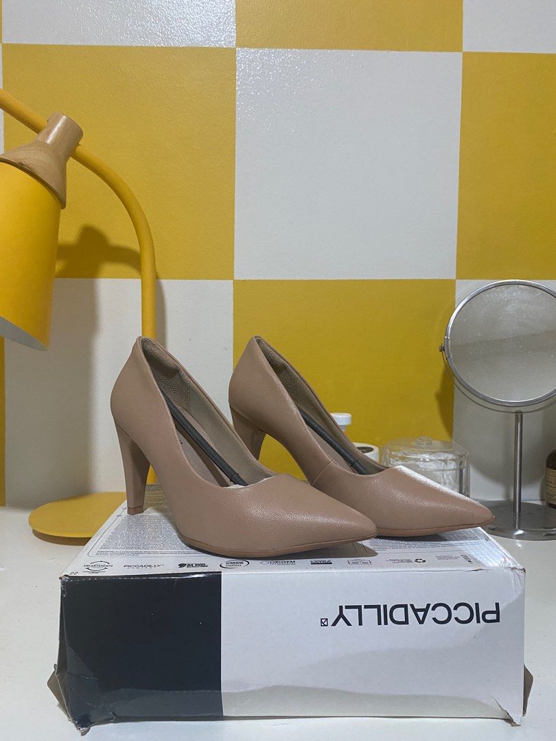 Nude Piccadilly Silvana Pumps (Category: Heels) located in Quezon City. Submitted by qc_declutter (Listing ID 1383099385, Image 1). Description: Original Piccadilly US Size 5 | Eur Size 36 Like new | 9/10 Worn once during graduation Very comfy siya and hindi slippery 3 inch heels Tags: Pointed Pumps, Closed Shoes, Pointed Heels .