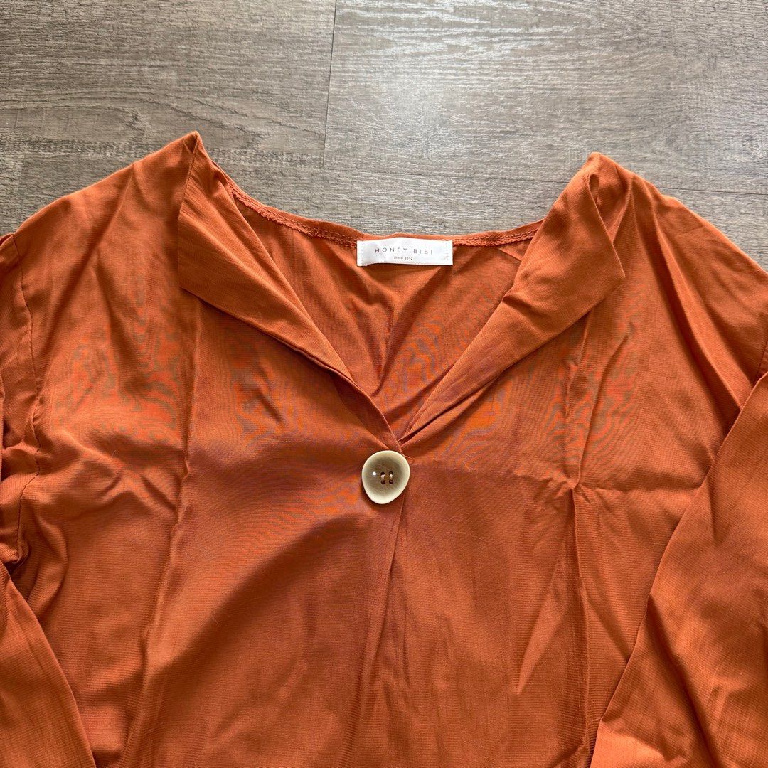 Orange Blouse (Category: Blouses) located in Kuala Lumpur. Submitted by zhiyaoooo (Listing ID 1383172252, Image 3). Description: ✨Orange Blouse✨ - Price excludes postage. - Free size. - Shoulder 47cm, Chest 94cm, Waist 100cm, Length 60cm.