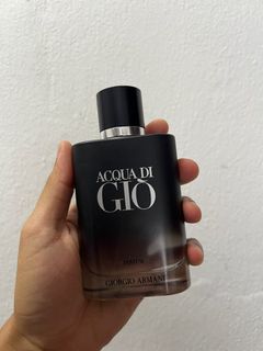 (Category: ) located in . Submitted by originalperfumesshop (Listing ID 1383127944, Image 1). Description: .