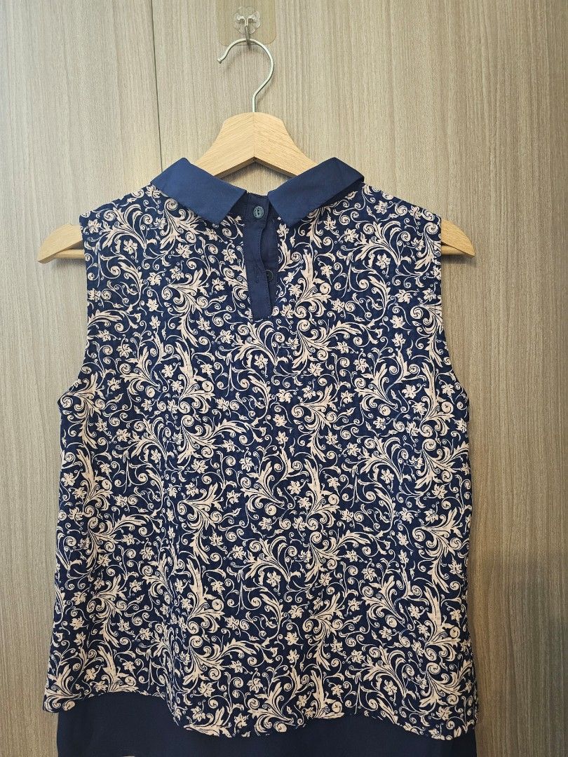 PD and co collared sleeveless abstract flower blouse (Category: Blouses) located in Las Pinas. Submitted by exiii92 (Listing ID 1383247069, Image 3). Description: light sleeveless blouse. used for casual outings. made out of polyester. very light to wear and easy to cool off. great for summers. does not wrinkle easily. price negotiable.