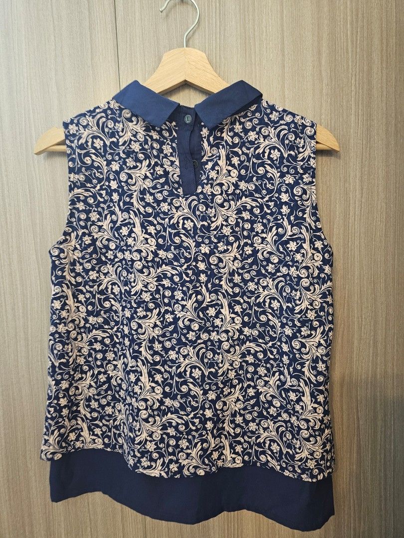 PD and co collared sleeveless abstract flower blouse (Category: Blouses) located in Las Pinas. Submitted by exiii92 (Listing ID 1383247069, Image 2). Description: light sleeveless blouse. used for casual outings. made out of polyester. very light to wear and easy to cool off. great for summers. does not wrinkle easily. price negotiable.