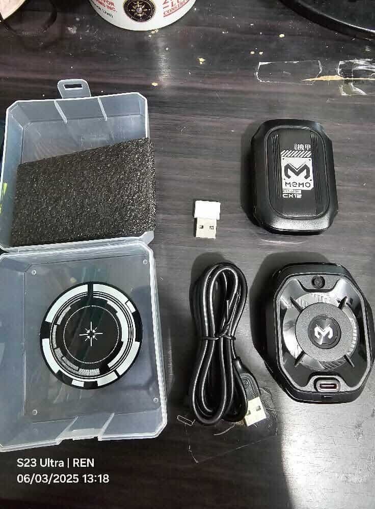 Phone Cooler with battery (Category: Other Mobile & Gadget Accessories) located in Mandaluyong City. Submitted by jayjaybarrientos (Listing ID 1383213575, Image 3). Description: bago pa. d nagamit masyado 1k bili ko bemta ko 700.