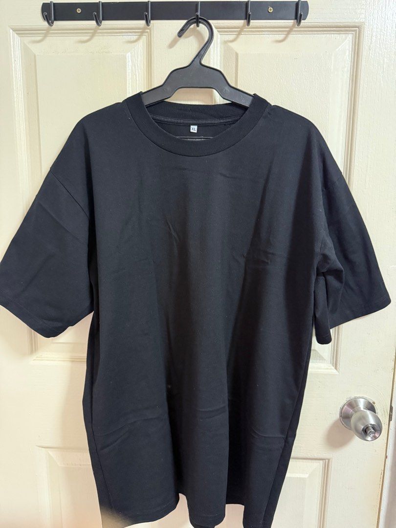 Plain Oversized Tshirt (Category: Tshirts & Polo Shirts ) located in General Trias. Submitted by drewbuscano (Listing ID 1383134448, Image 1). Description: Lightly used oversized fit Tshirts Price is for 2 pcs already.