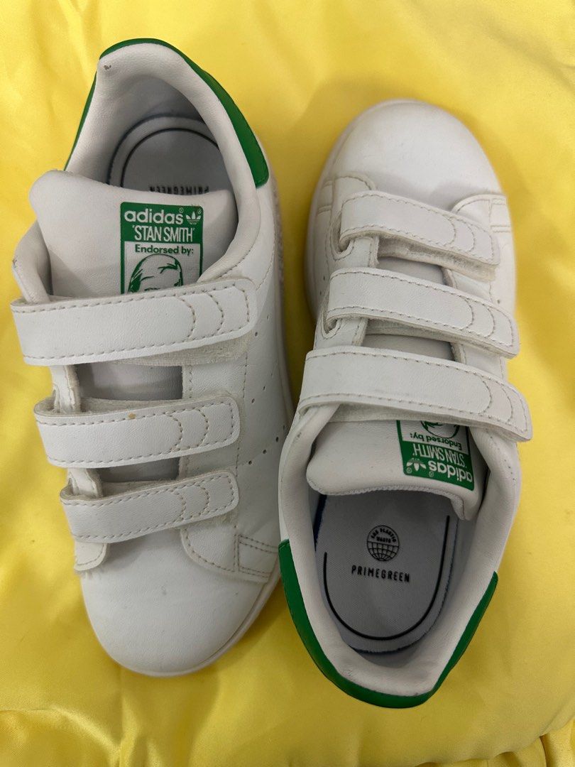 PRELOVED ORIGINAL ADIDAS SHOES (Category: Babies & Kids Fashion) located in Kajang. Submitted by lemeddy (Listing ID 1383198213, Image 1). Description: Brand: Original Adidas Size: 13.5US Condition: TipTop *Just wash using shoe spa service*.