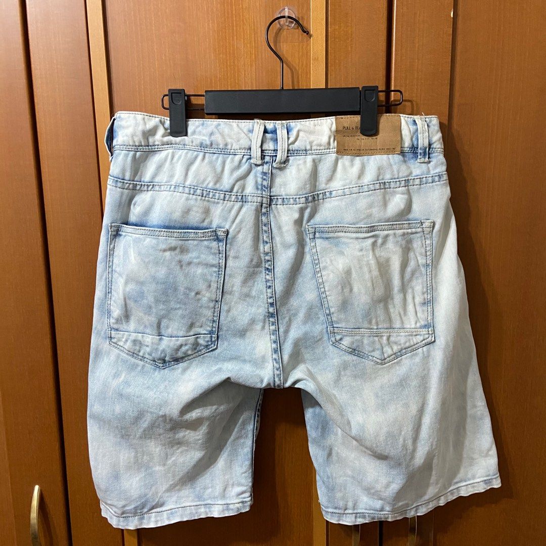 Pull & Bear Denim Shorts (Category: Shorts) located in Manila. Submitted by goldenturtle.bfdfc0 (Listing ID 1383127020, Image 3). Description: Pull&Bear Acid Above the knee Denim Short Waistline : 31 inches Length : 19 inches Hem : 10 inches Color Rate : 10/10 Excellent Condition No issue 380 Pesos Location : Pasay City Lalamove and JNT will do.