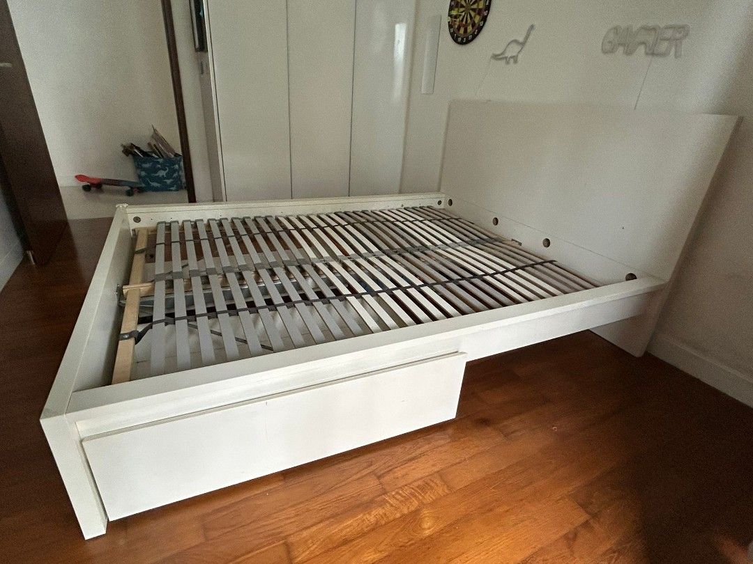 Queen Size Bed Frame65075080313601112