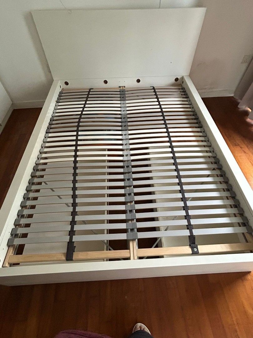 Queen Size Bed Frame65075080313601111