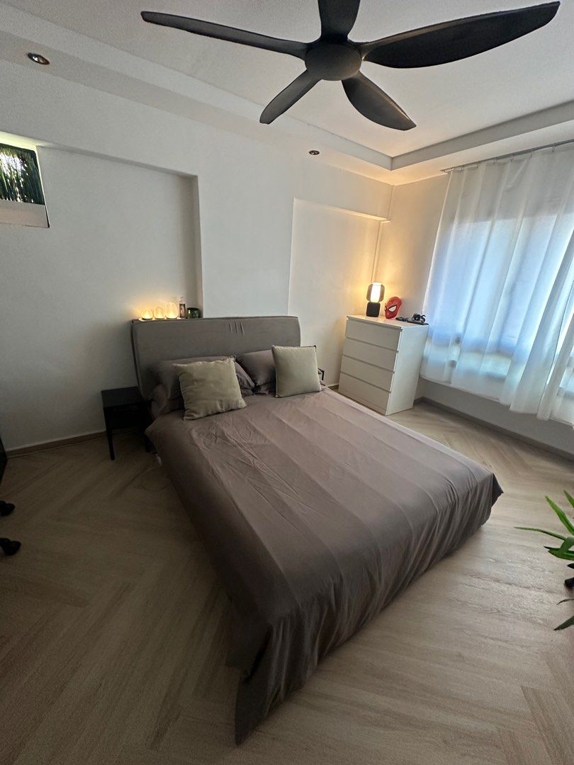 Queen size Floating Bed (Category: Bed Frames & Mattresses) located in Singapore. Submitted by angsty_keith (Listing ID 1383219829, Image 3). Description: Queen-size floating bed frame with a padded headboard. Comes with expensive mattress and pillows shown in photo .
