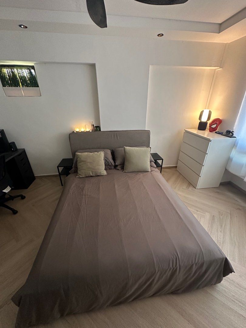 Queen size Floating Bed (Category: Bed Frames & Mattresses) located in Singapore. Submitted by angsty_keith (Listing ID 1383219829, Image 2). Description: Queen-size floating bed frame with a padded headboard. Comes with expensive mattress and pillows shown in photo .