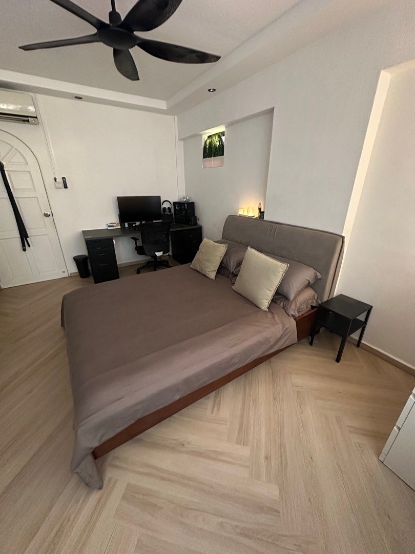 Queen size Floating Bed (Category: Bed Frames & Mattresses) located in Singapore. Submitted by angsty_keith (Listing ID 1383219829, Image 1). Description: Queen-size floating bed frame with a padded headboard. Comes with expensive mattress and pillows shown in photo .