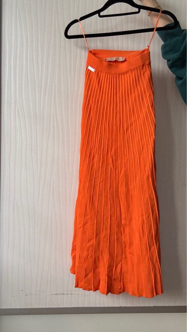 RAF Orange Knitted Set (Category: Sets or Coordinates) located in Quezon City. Submitted by shoppingcl (Listing ID 1383095105, Image 3). Description: • Worn once.