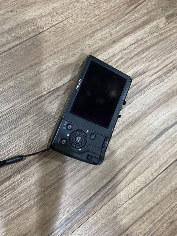 由 linyong0801 (刊登 ID 1383186956，圖片 3) 提交，位於 高雄市 (Kaohsiung) 的 RICOH GRD3 (類別：相機)，說明：售 RICOH GRD3 功能正常 高雄三民面交佳 價格$6500 配件如圖。