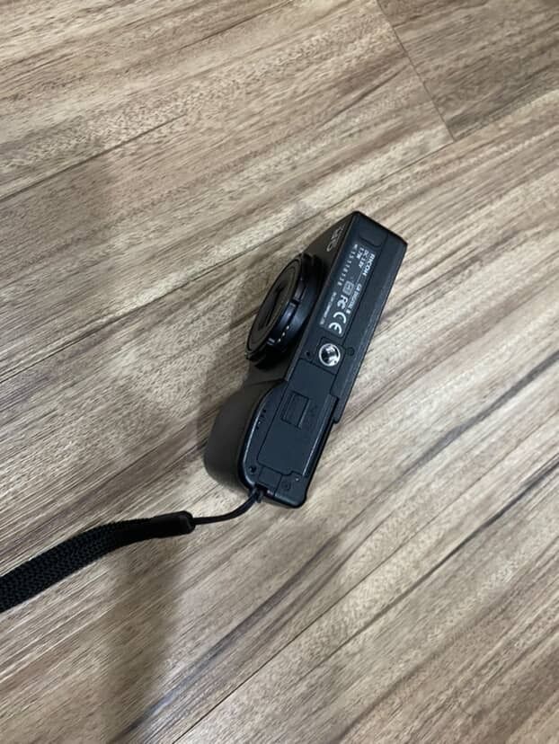 由 linyong0801 (刊登 ID 1383186956，圖片 2) 提交，位於 高雄市 (Kaohsiung) 的 RICOH GRD3 (類別：相機)，說明：售 RICOH GRD3 功能正常 高雄三民面交佳 價格$6500 配件如圖。