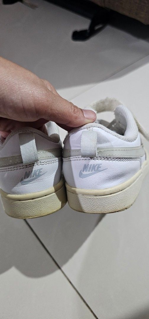 Sepatu anak (Kategori: Orang Tua, Bayi & Anak - Lainnya) berada di Tangerang. Dikirim oleh iyya_ (ID iklan 1383118307, Gambar 3). Deskripsi: minus detail chat.