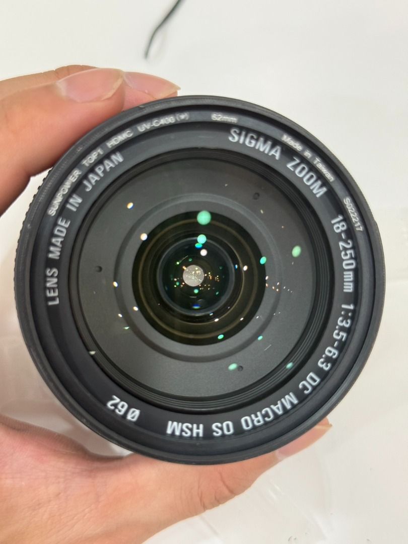 由 elba_digital (刊登 ID 1383128507，圖片 3) 提交，位於 高雄市 (Kaohsiung) 的 【艾爾巴二手】SIGMA DC 18-250mm 1:3.5-6.3 MACRO#二手相機鏡頭#新竹店86483 (類別：鏡頭及裝備)，說明：SIGMA DC 18-250mm 1:3.5-6.3 MACRO FOR NIKON 按鍵功能正常，外觀正常使用痕跡，接頭處有發霉(不影響拍攝)，無底蓋。皆如圖所示。 ▻ 請 務 必 、務 必 、詳 閱 內 文 後 再 下 單 ◅ 📝相機後五碼：******86483 😊歡迎門市取貨"免運費"~現貨在✨新竹✨ 😊也可調至全台各分店 ’’該商品無法與其它商品合併訂單’’ ※商品線上與門市同步銷售中,下單前可詢問庫存※ 🉑新舊機可貼換 艾爾巴數位通訊 🏅新竹店 🏠新竹市東區博愛街132號 🈺️營業時間：11:00~20:30 ☎️TEL：0909-317772 LINE ID:@219BEYFH 14天內商品有問